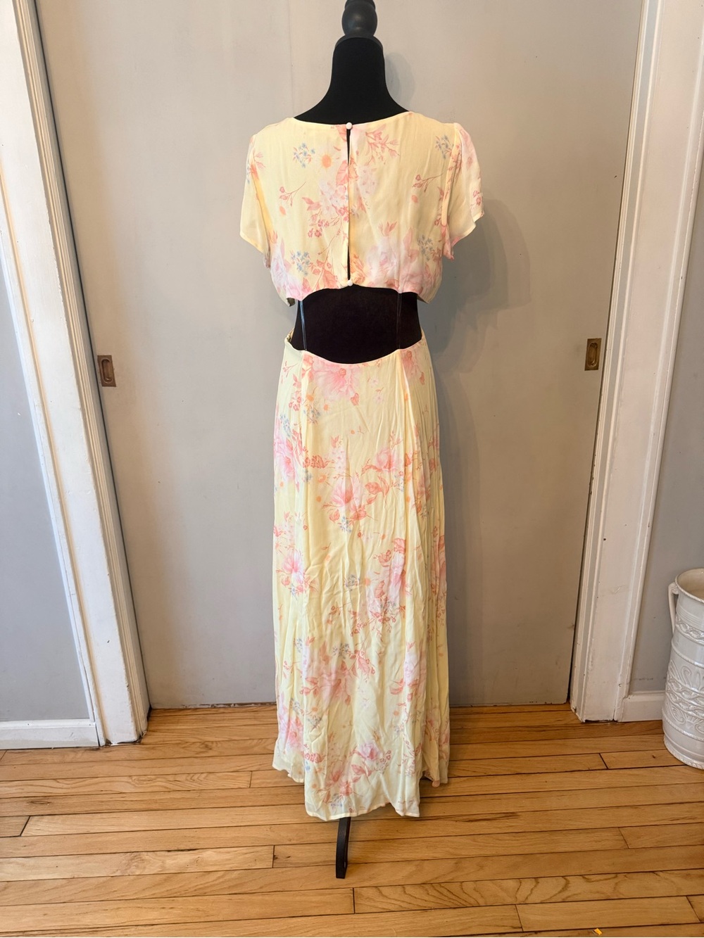 Forever 21 Pale Yellow Floral Maxi Dress with Pink Accents - Picture 3 of 5
